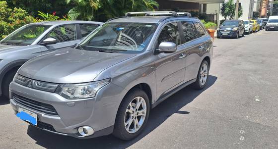 MITSUBISHI OUTLANDER 3.0 GT 4X4 V6 24V GASOLINA 4P AUTOMÁTICO MITSUBISHI OUTLANDER 3.0 GT 4X4 V6 24V GASOLINA 4P AUTOMÁTICO